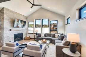 In Granby Ranch Ski Resort Sleek Home with Hot Tub!